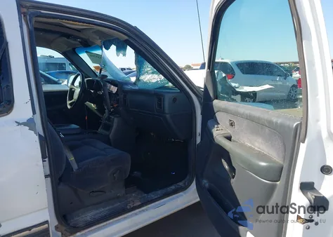 1999 Chevrolet Silverado 1500 Ls z USA, uszkodzony, nr VIN 2GCEC19T9X1184742